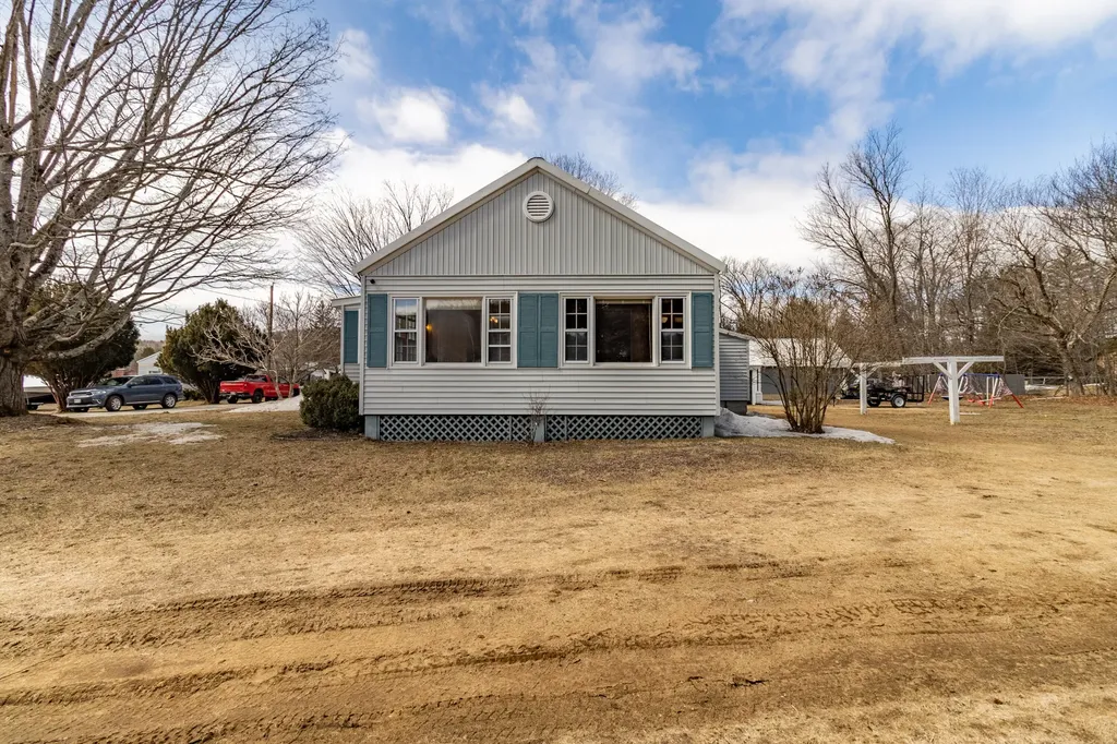 13 Robbins Avenue Dixfield ME 04224