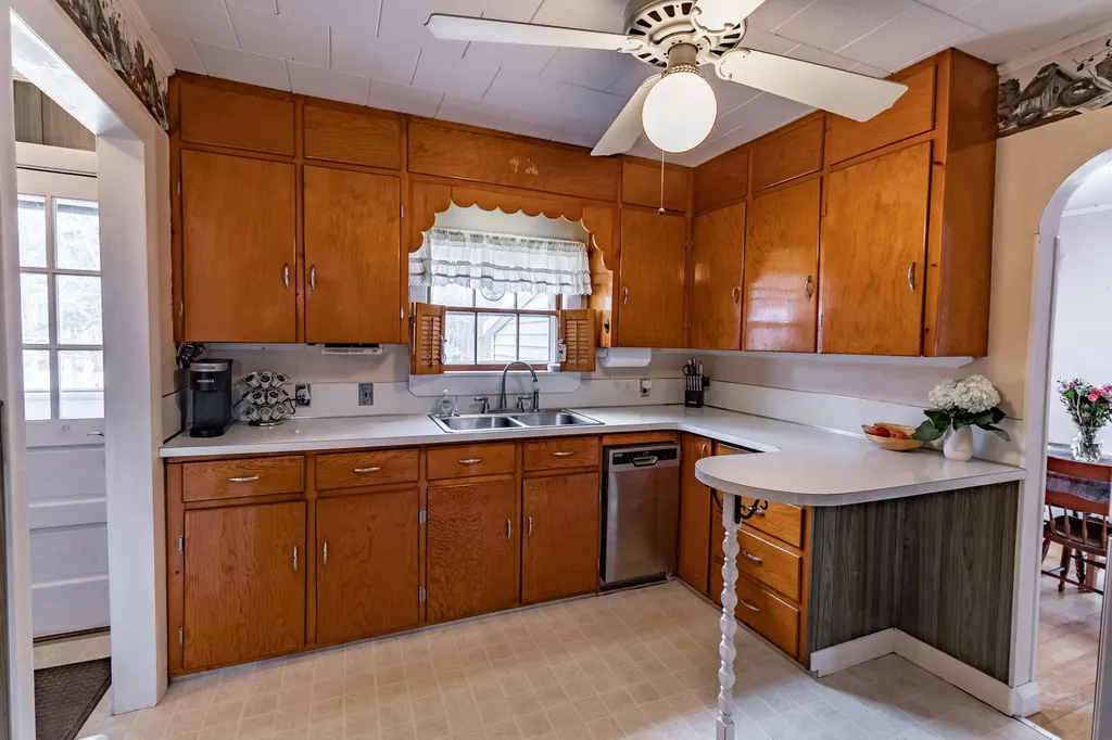 13 Robbins Avenue Dixfield ME 04224