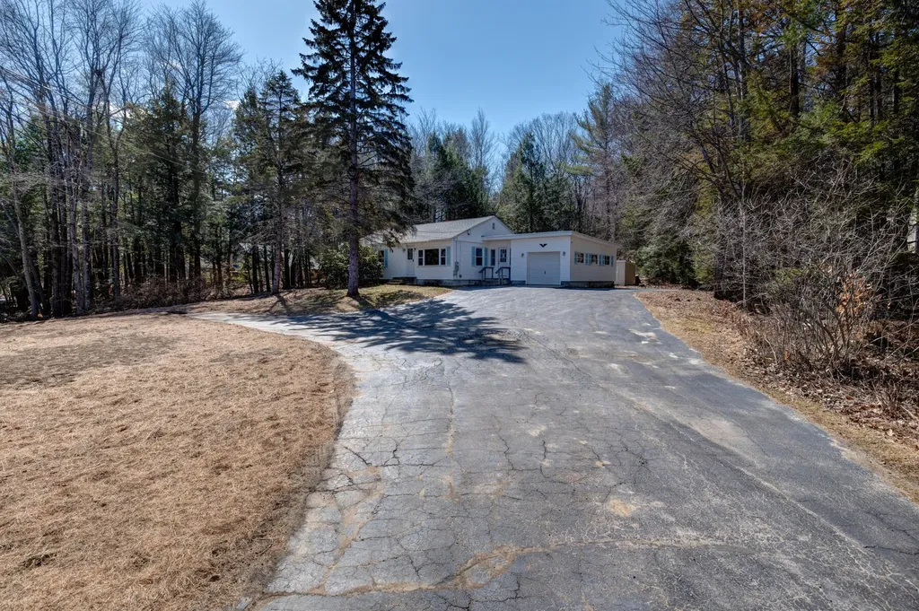 230 Lewiston Road Topsham ME 04086
