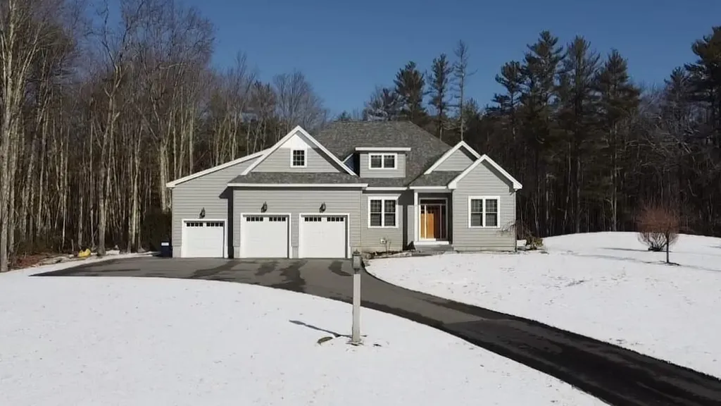 85 Farm View Way Wells ME 04090