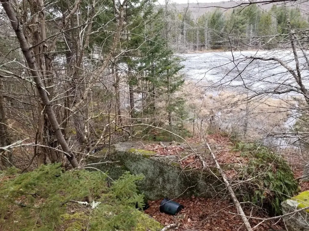 28 Seekins Road Searsport ME 04974