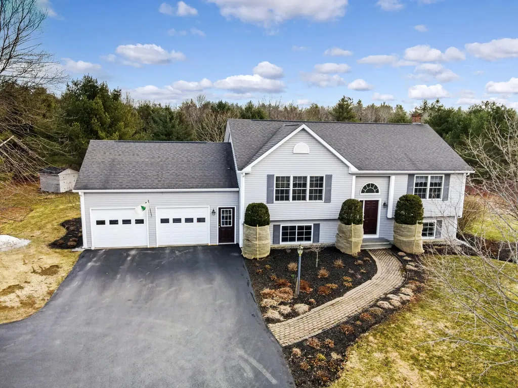 327 Readfield Road Manchester ME 04351