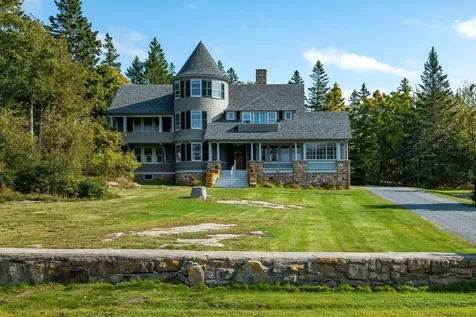 127 W Oval Winter Harbor ME 04693