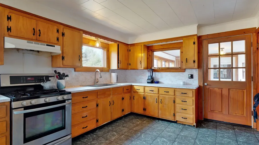 82 Whitten Hill Road Kennebunkport ME 04046