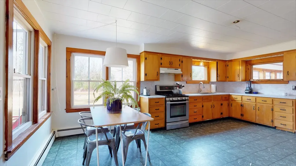 82 Whitten Hill Road Kennebunkport ME 04046