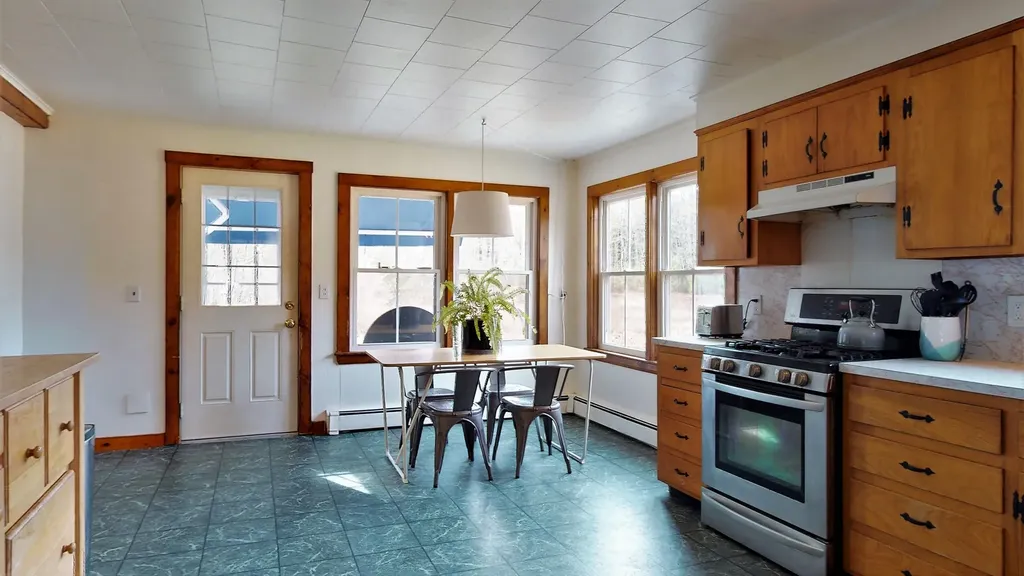 82 Whitten Hill Road Kennebunkport ME 04046