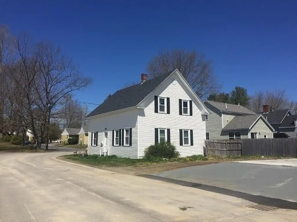 10 Cedar Street Orono ME 04473