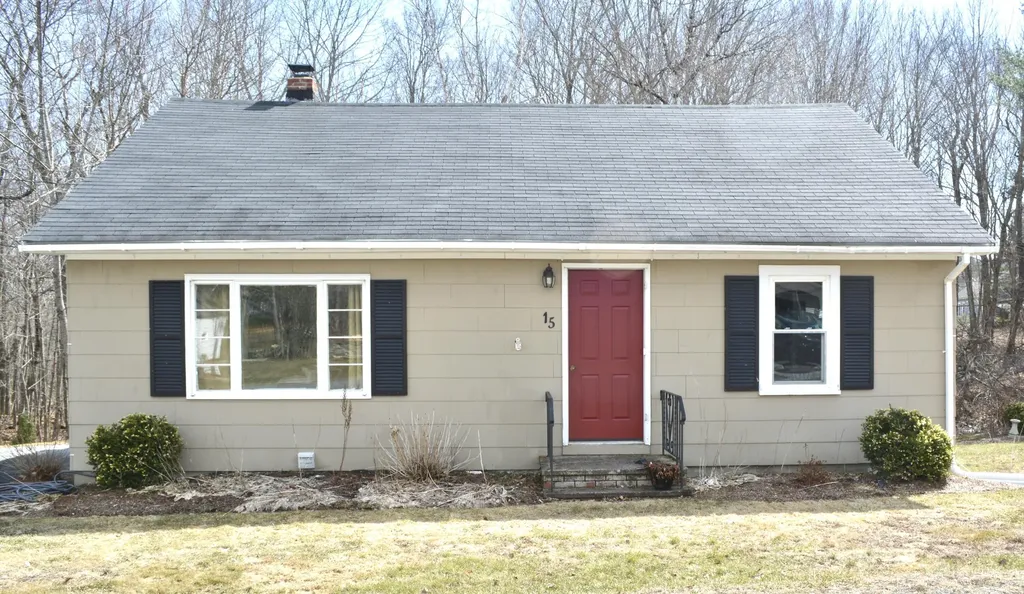 15 Pleasant Street Hampden ME 04444