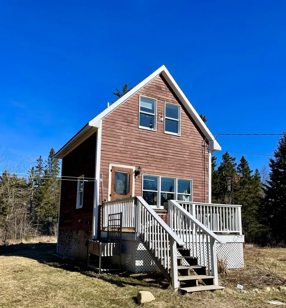 748 N North Haven Road Vinalhaven ME 04863