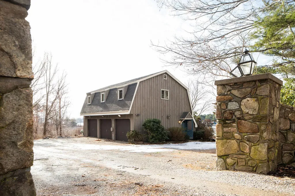 15 Algonac Road York ME 03902