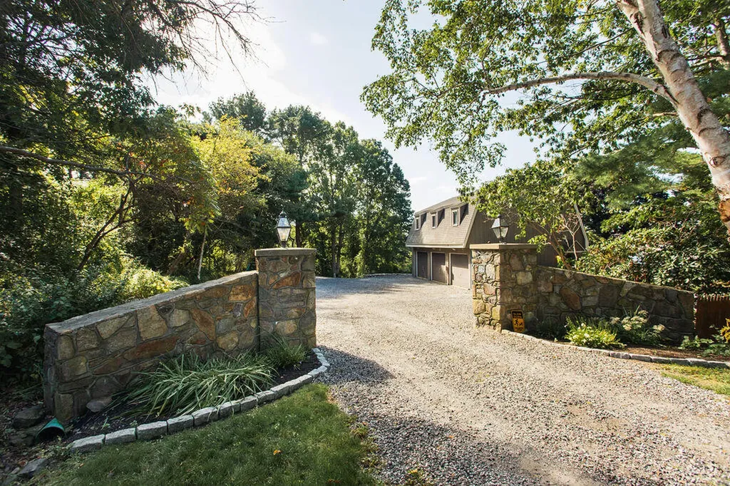 15 Algonac Road York ME 03902