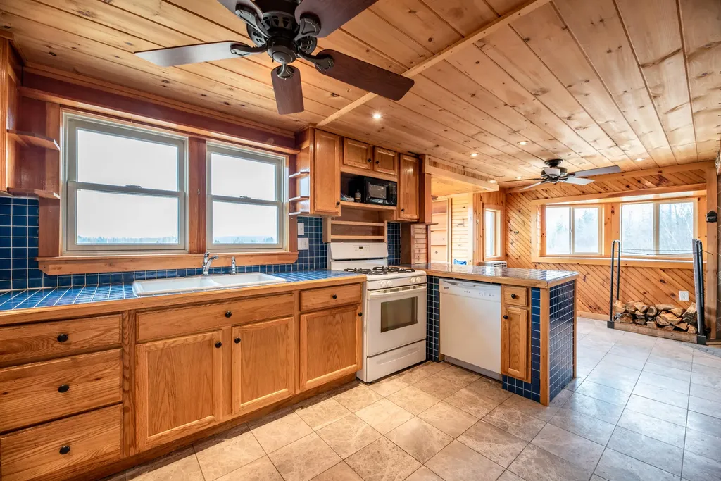 351 Mud Creek Road Lamoine ME 04605