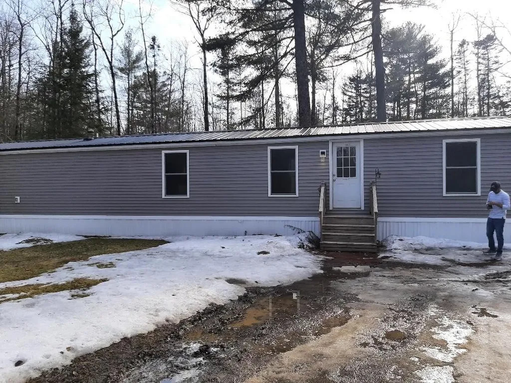 1458 Hudson Road Glenburn ME 04401