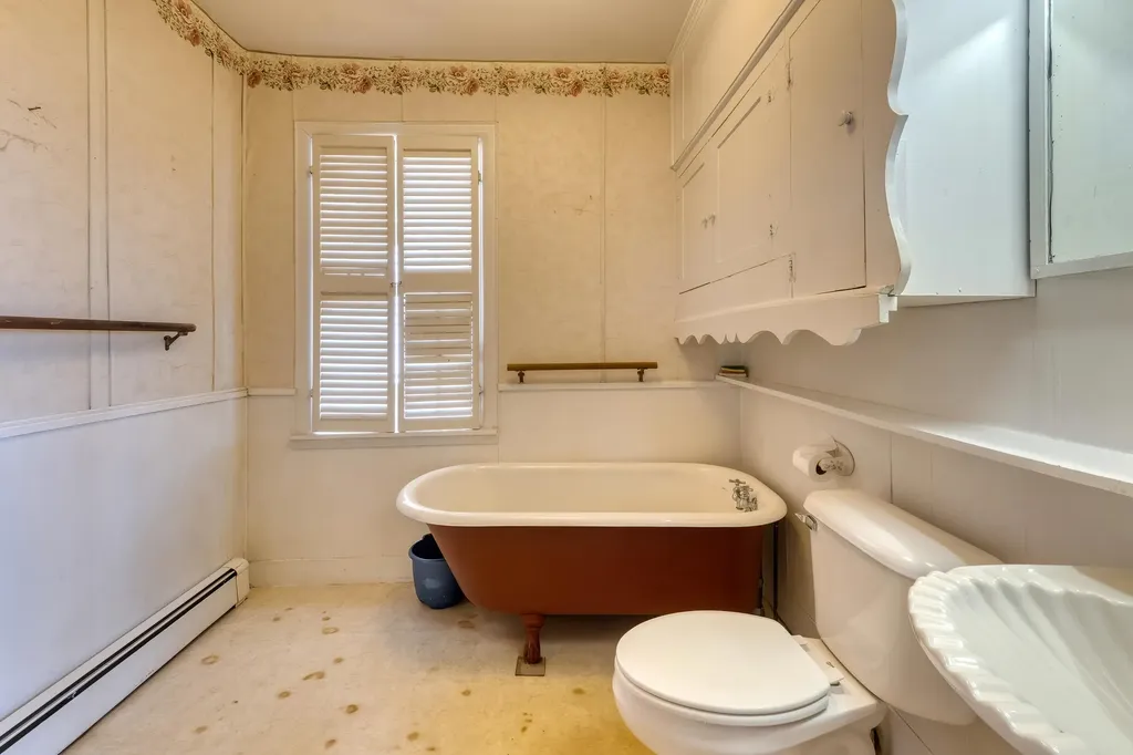 552 Main Street Damariscotta ME 04543