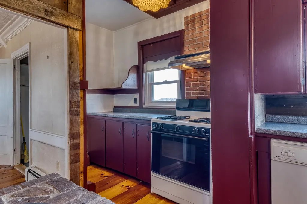 552 Main Street Damariscotta ME 04543
