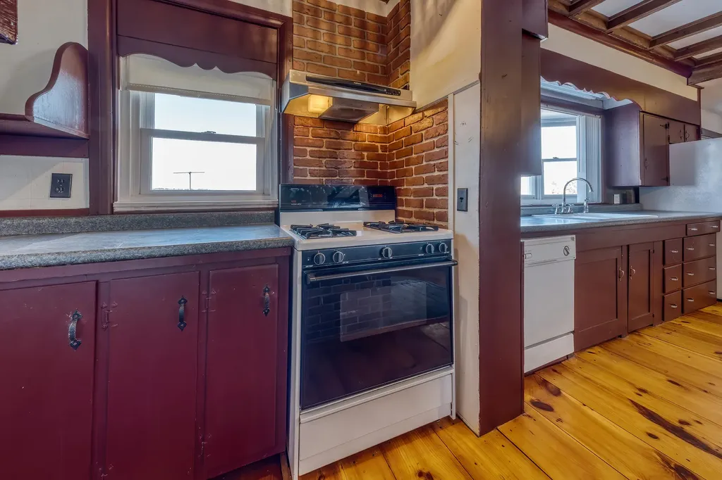 552 Main Street Damariscotta ME 04543