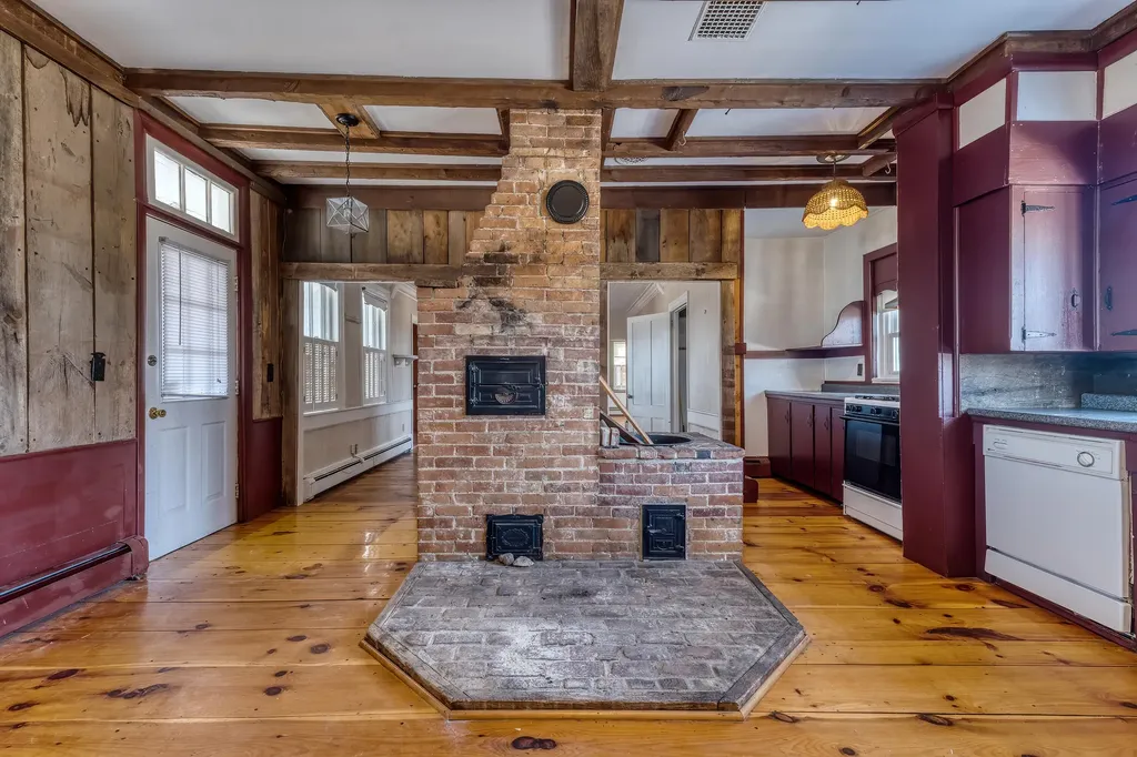 552 Main Street Damariscotta ME 04543