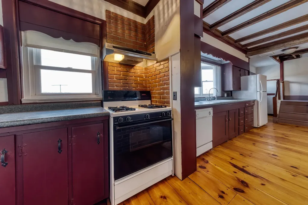 552 Main Street Damariscotta ME 04543