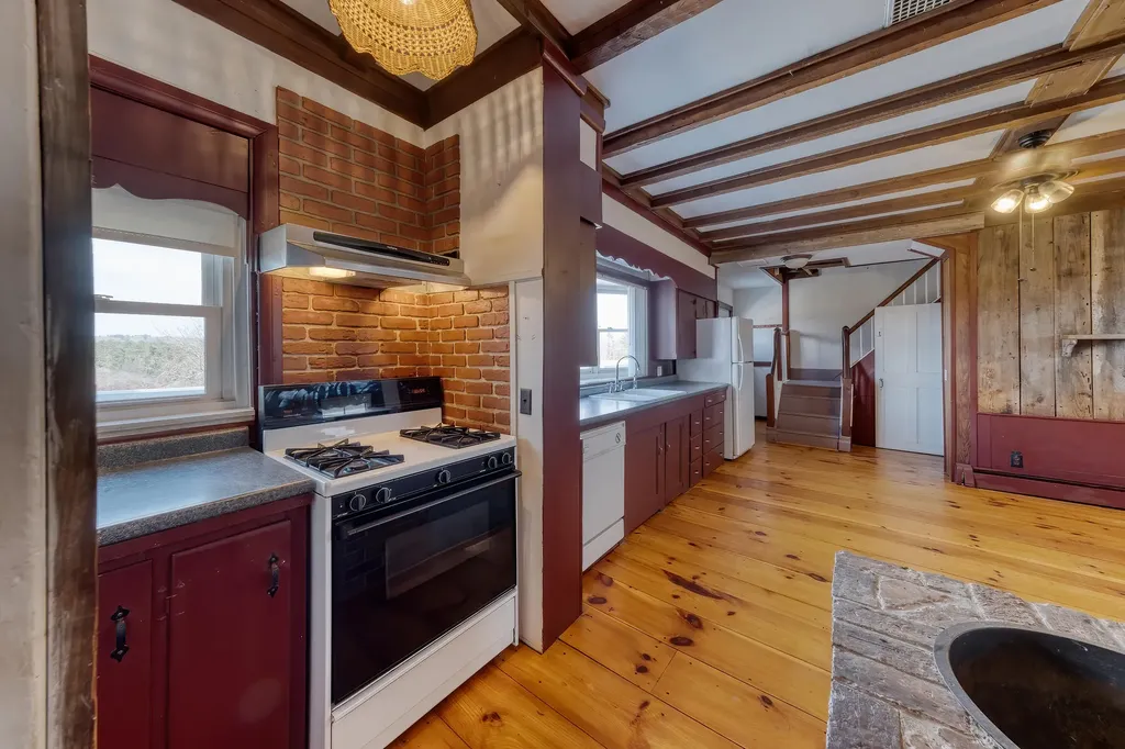 552 Main Street Damariscotta ME 04543