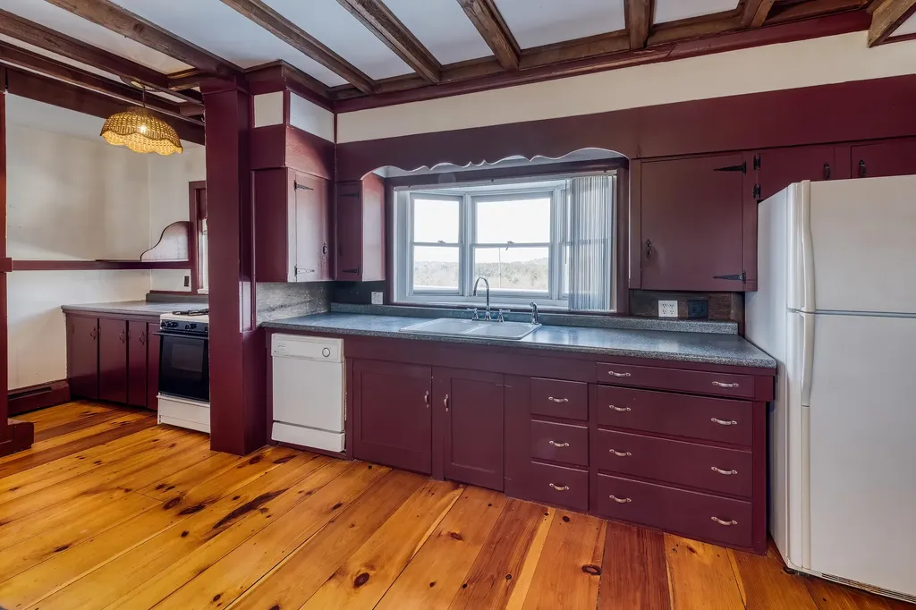 552 Main Street Damariscotta ME 04543