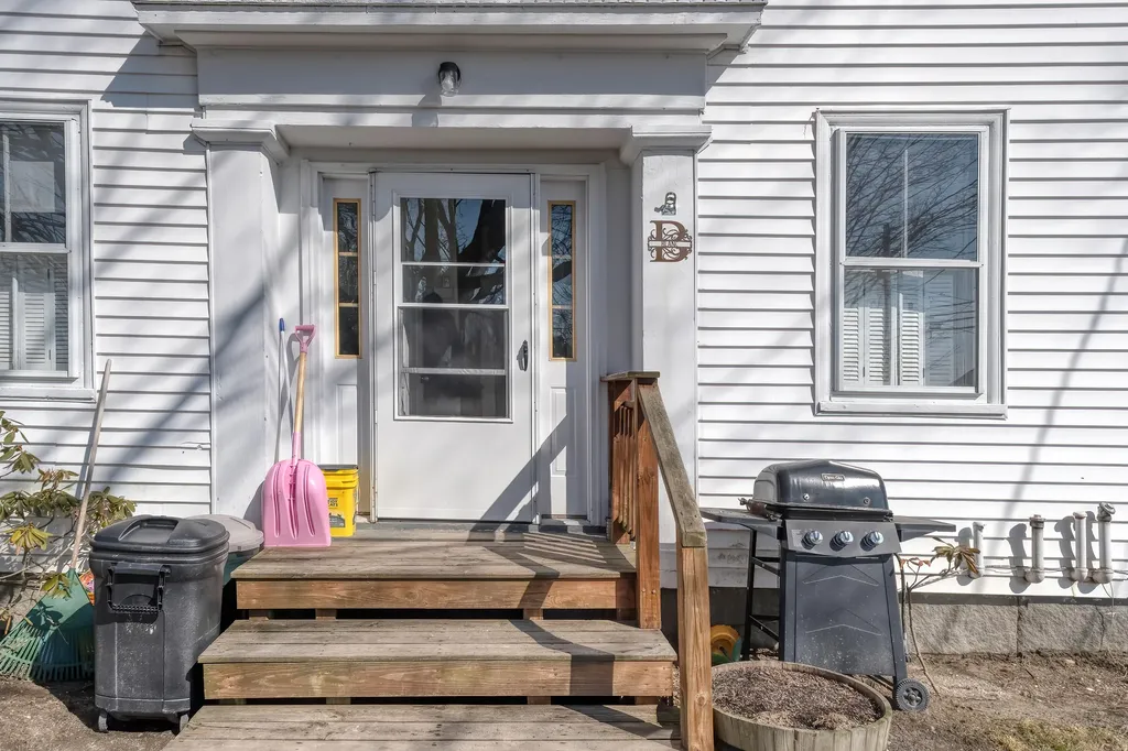 552 Main Street Damariscotta ME 04543
