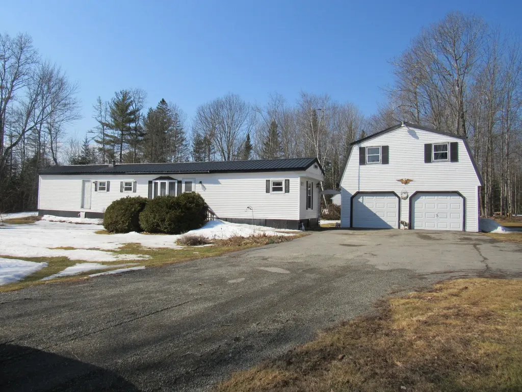 1264 Hudson Road Glenburn ME 04401