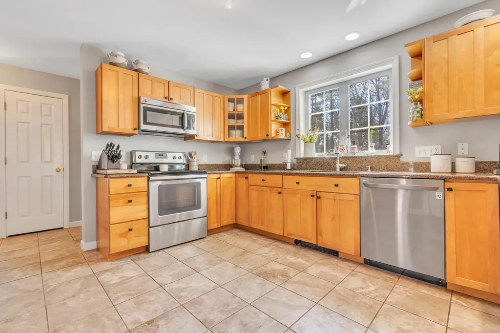 21 Evans Road Barrington NH 03825