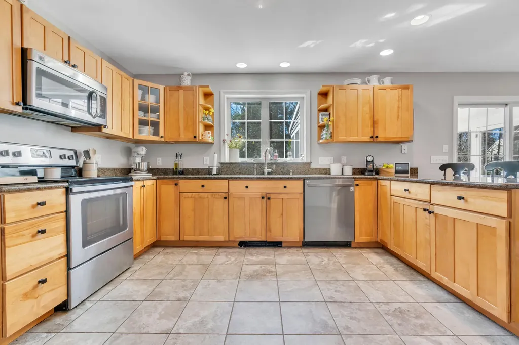 21 Evans Road Barrington NH 03825