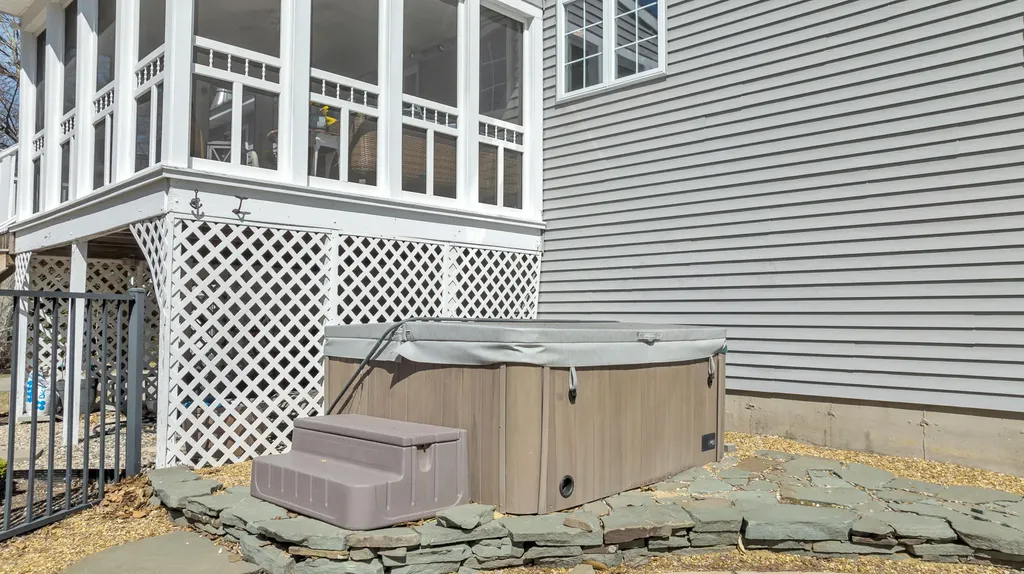 21 Evans Road Barrington NH 03825