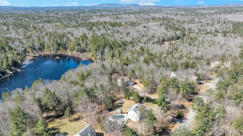 21 Evans Road Barrington NH 03825