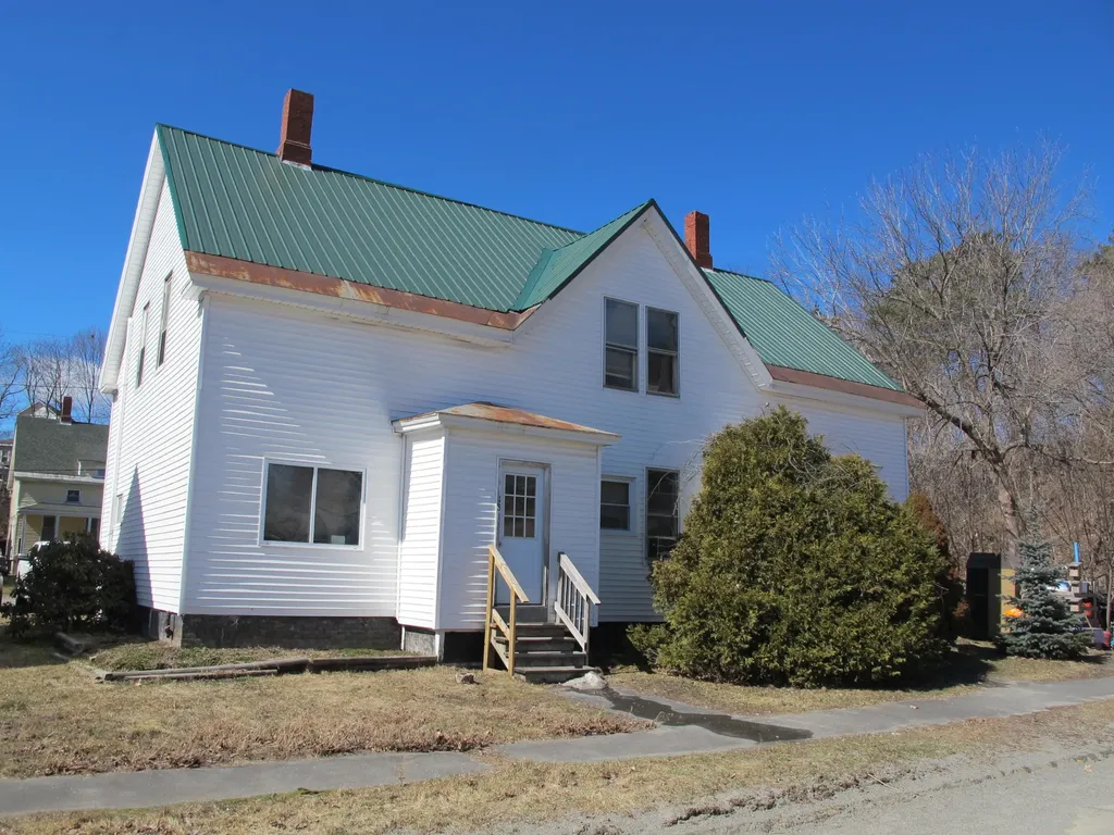 18 Oxford Street Waterville ME 04901