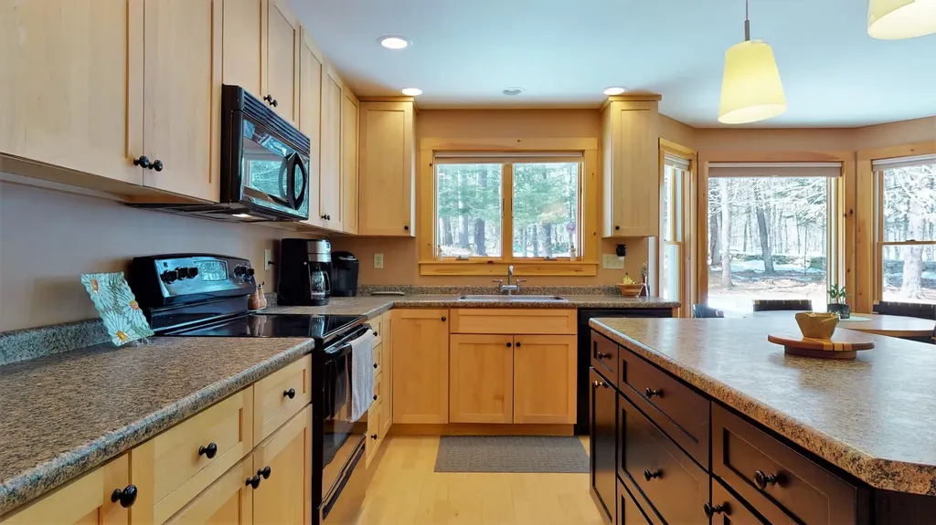 28 Bramble Road Bridgton ME 04009