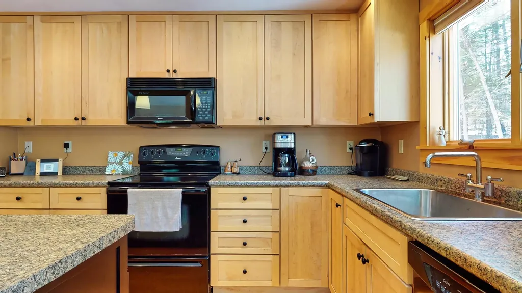 28 Bramble Road Bridgton ME 04009