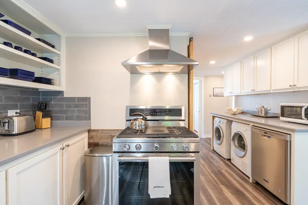 8 Railroad Avenue Kennebunk ME 04043