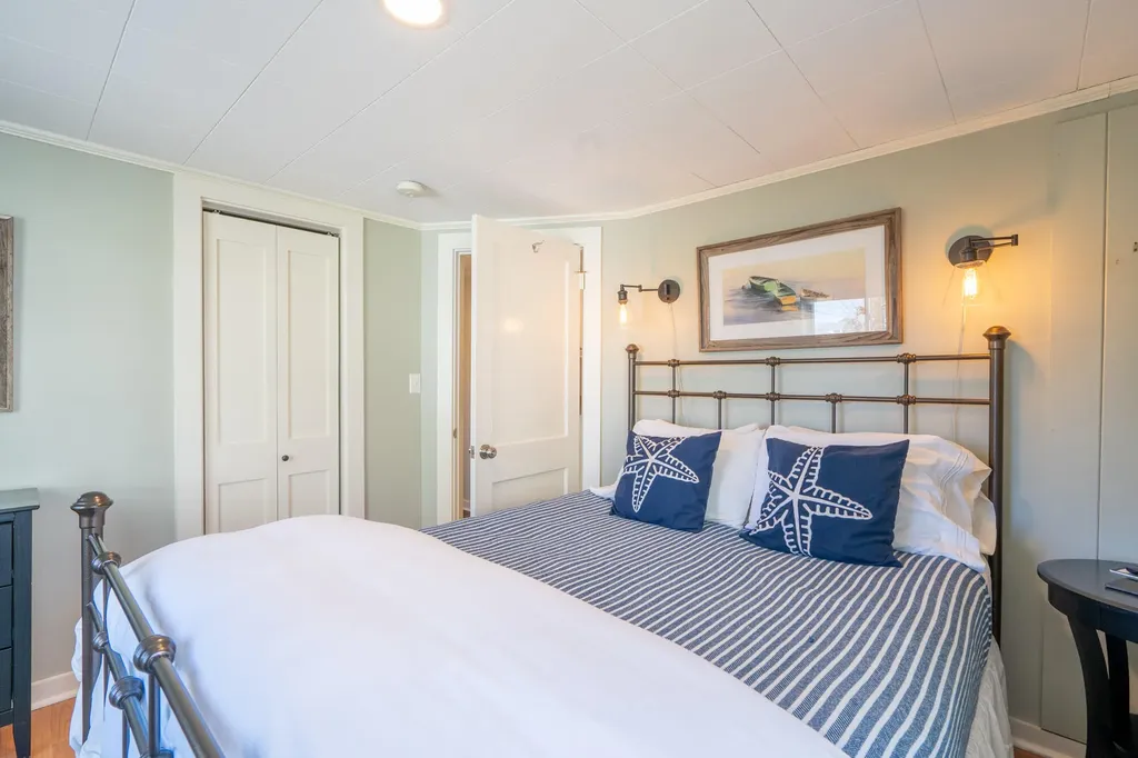 8 Railroad Avenue Kennebunk ME 04043