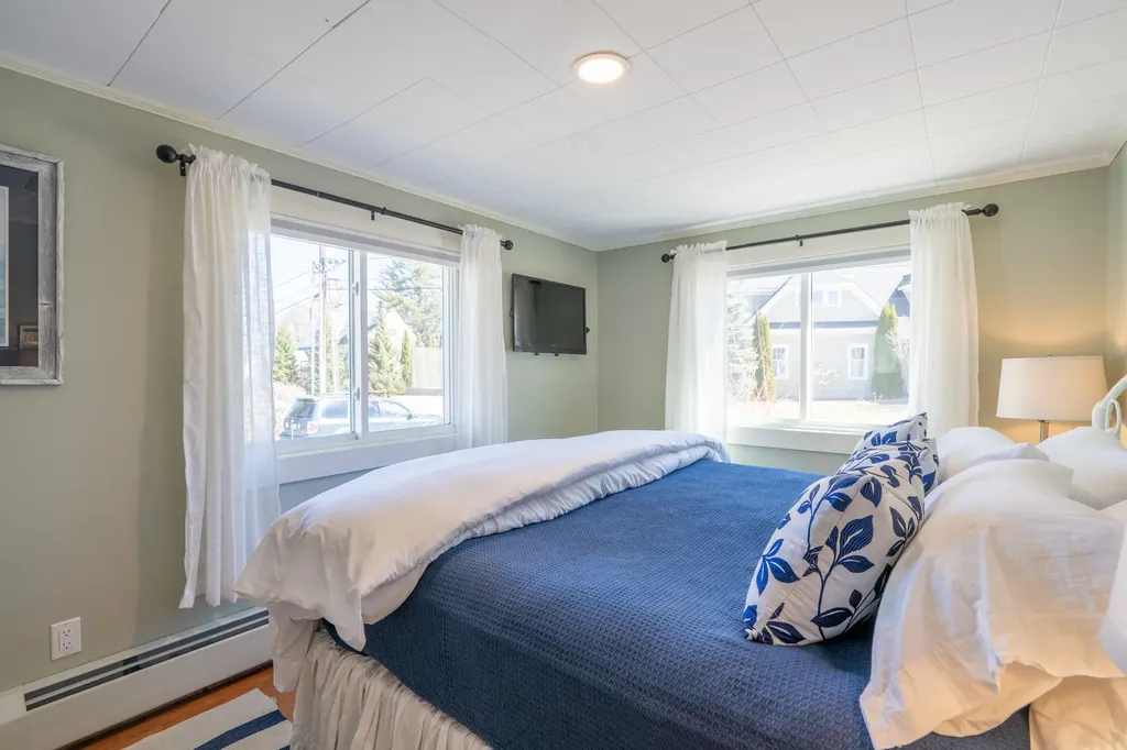 8 Railroad Avenue Kennebunk ME 04043