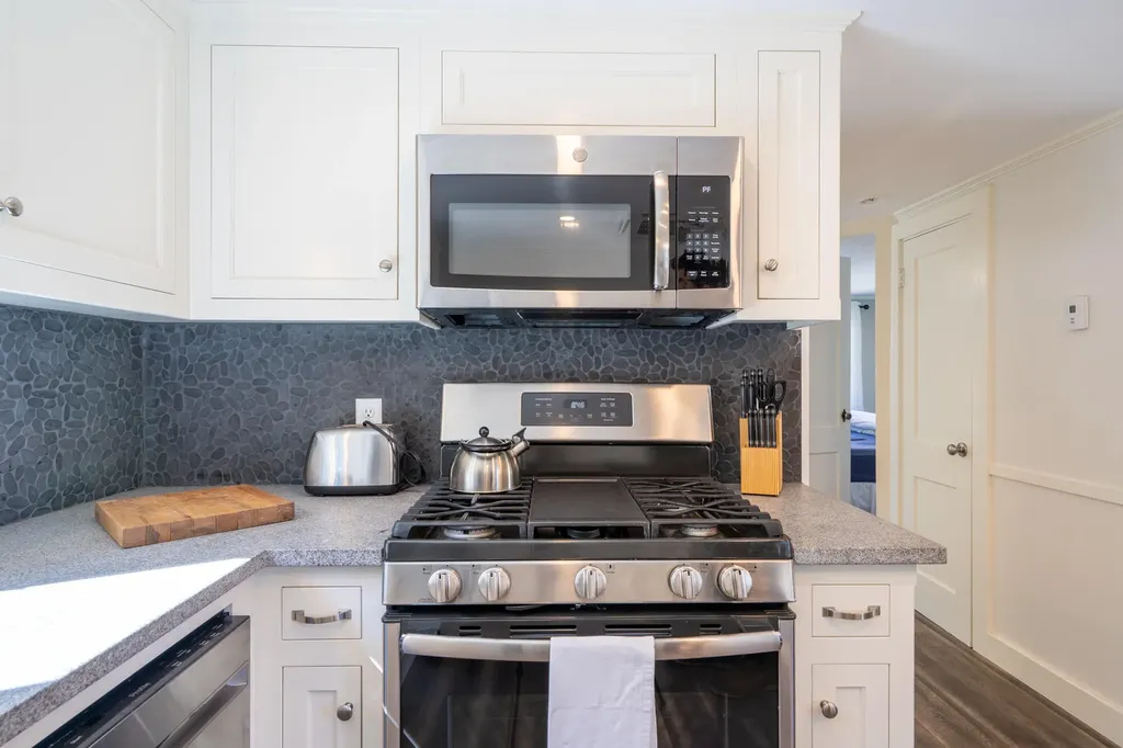 8 Railroad Avenue Kennebunk ME 04043