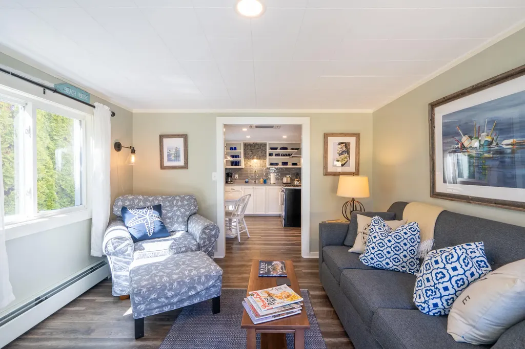 8 Railroad Avenue Kennebunk ME 04043