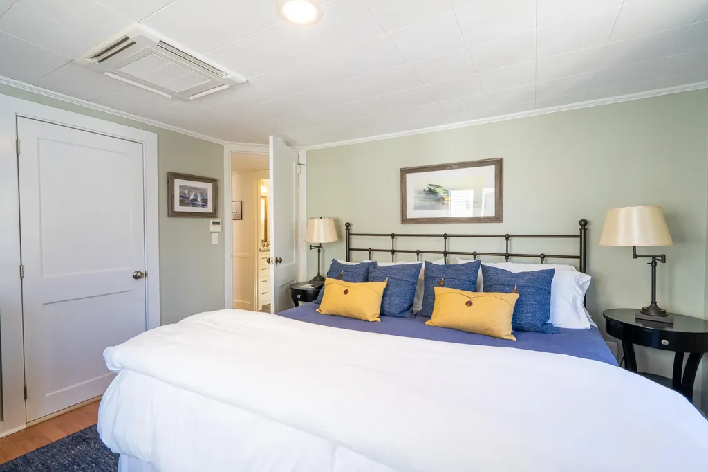 8 Railroad Avenue Kennebunk ME 04043