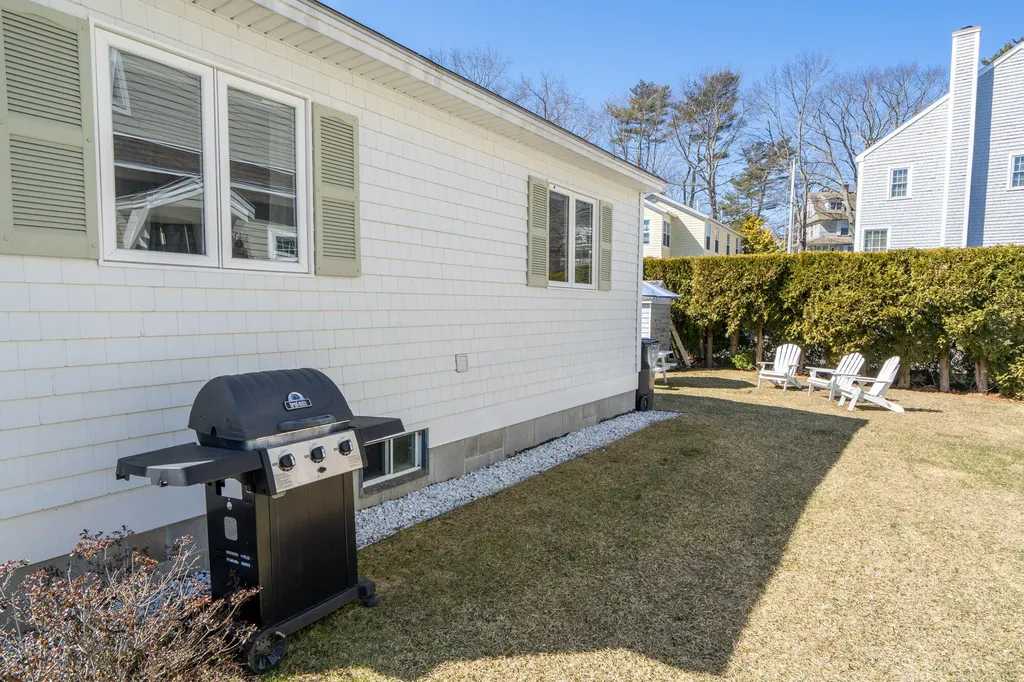 8 Railroad Avenue Kennebunk ME 04043