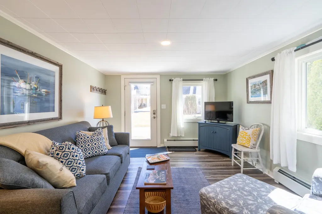 8 Railroad Avenue Kennebunk ME 04043