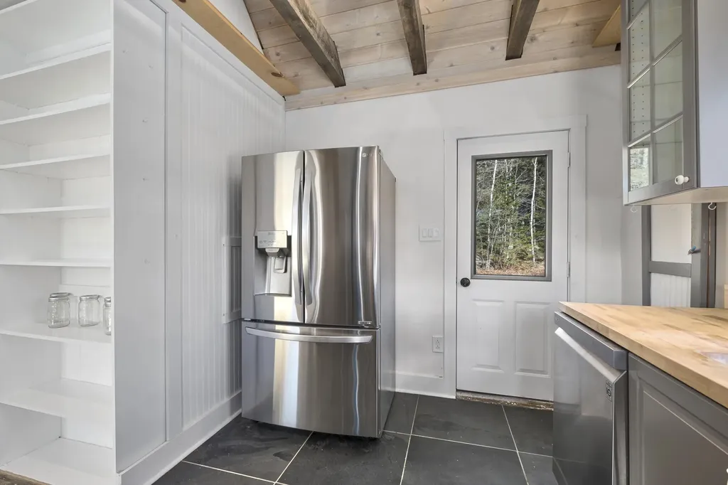 1143 Back Cove Road Waldoboro ME 04572