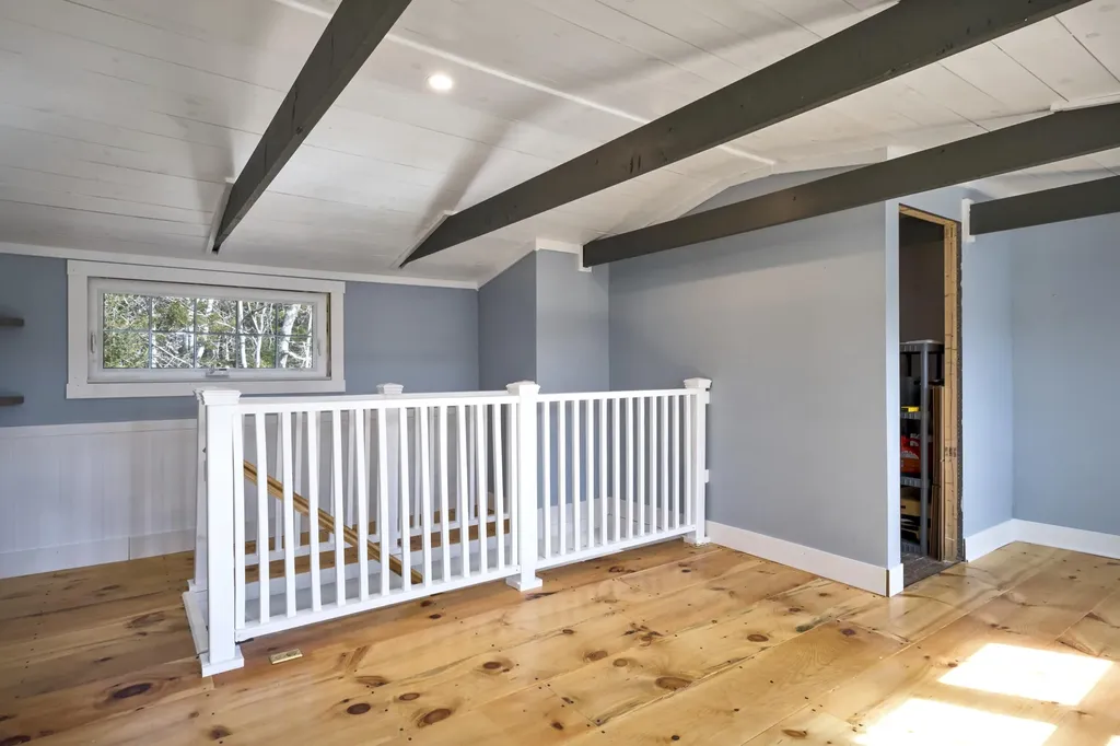 1143 Back Cove Road Waldoboro ME 04572