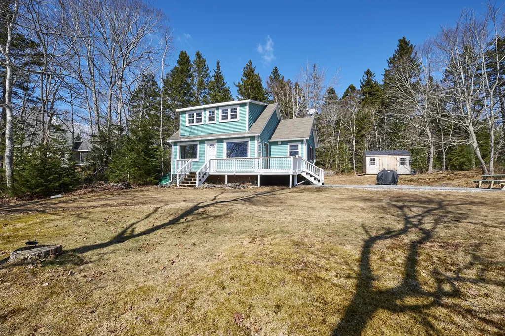 1143 Back Cove Road Waldoboro ME 04572
