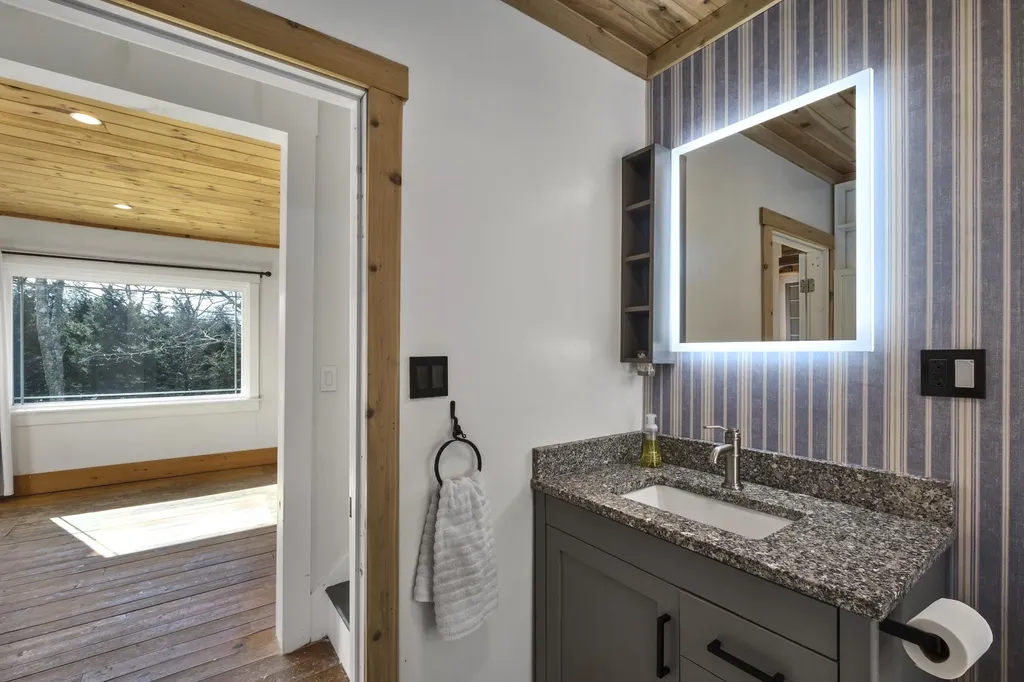 1143 Back Cove Road Waldoboro ME 04572