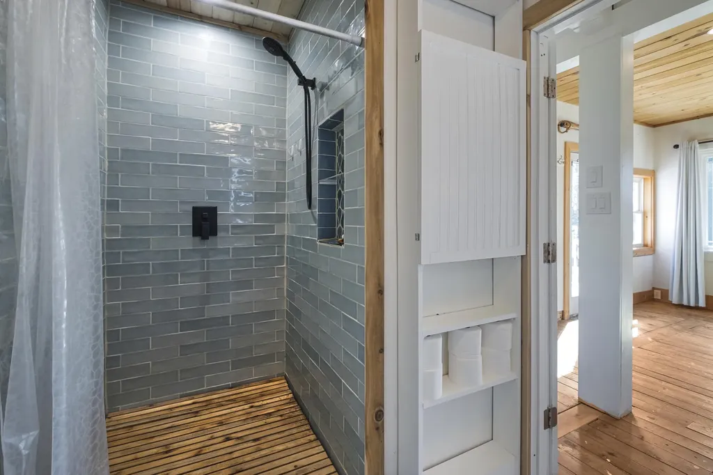 1143 Back Cove Road Waldoboro ME 04572