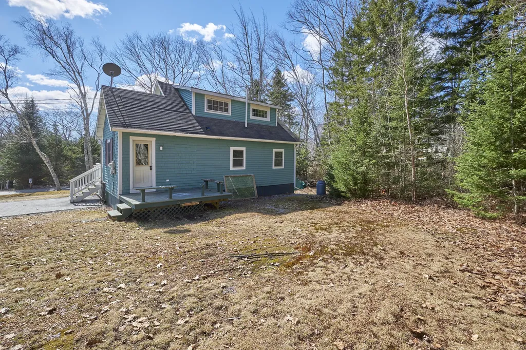 1143 Back Cove Road Waldoboro ME 04572
