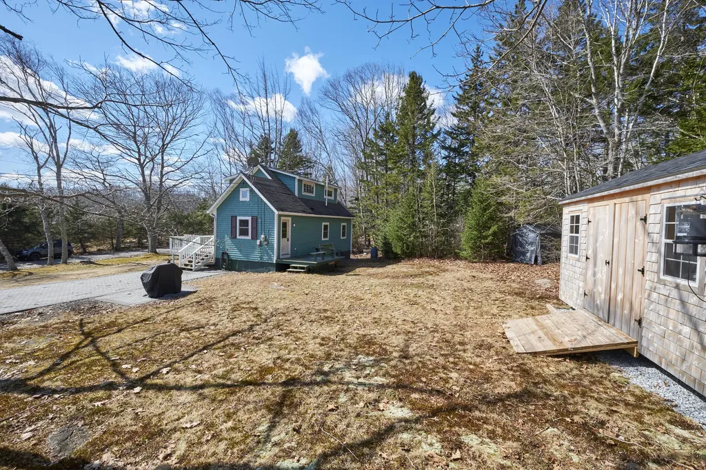1143 Back Cove Road Waldoboro ME 04572