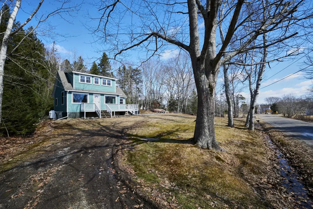 1143 Back Cove Road Waldoboro ME 04572