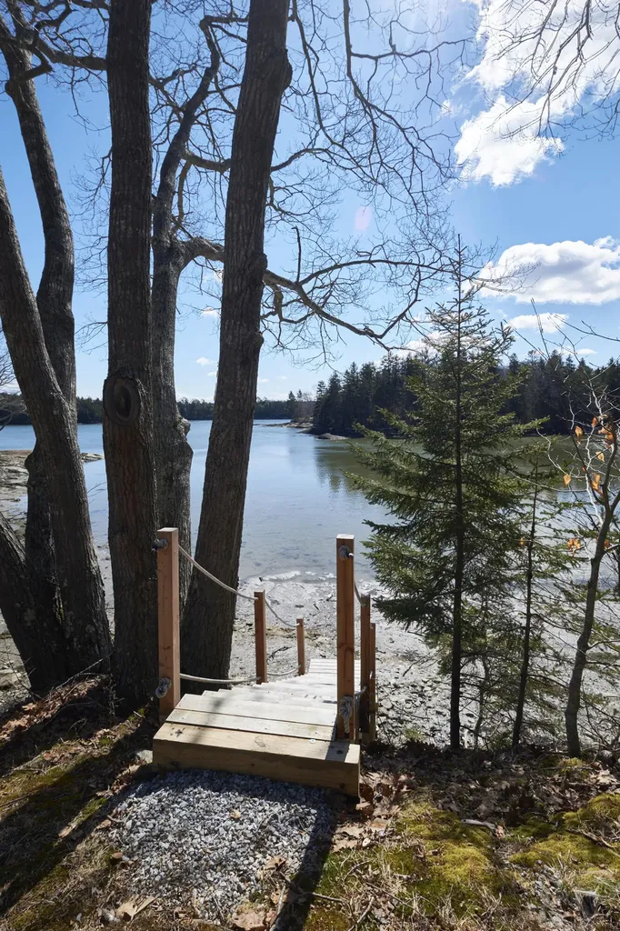 1143 Back Cove Road Waldoboro ME 04572